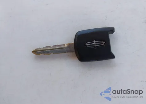 2004 Lincoln Town Car Signature из США, поврежденный, VIN 1LNHM81W14Y620044